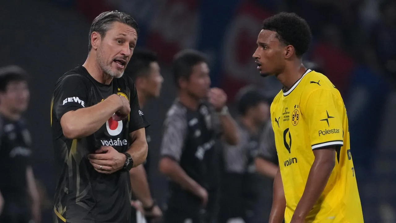 BVB präsentiert Neuzugang Karetsas im Gyros-Imbiss - BILD