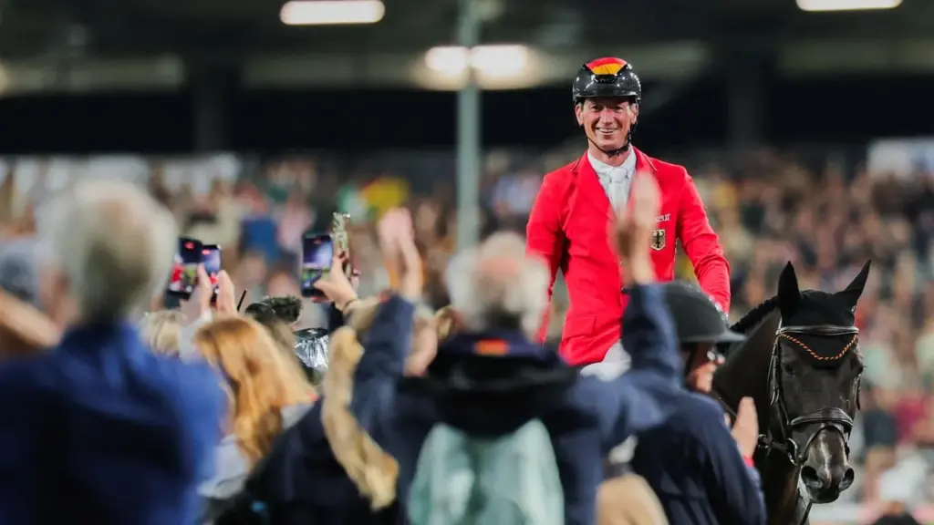 Reiten: Deutschland ist Weltmeister – Erstes Mannschafts-Gold für die Springreiter seit 16 Jahren - BILD
